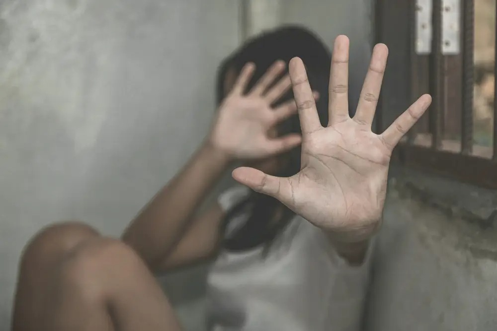 pune-old-man-molests-young-woman-vishrambag-case