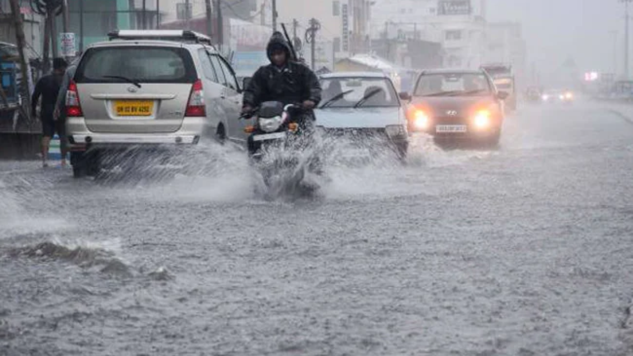Mumbai Red Alert Schools Closed