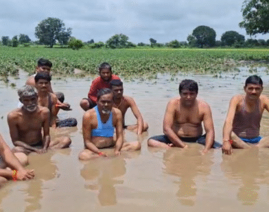 Washim farmers protest drought demand