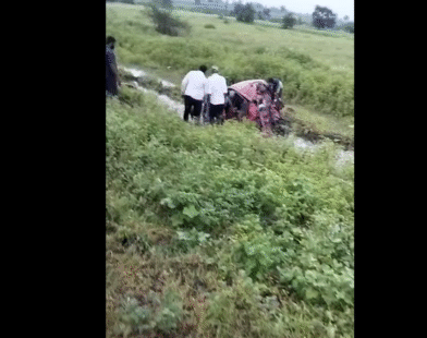 Washim highway crash
