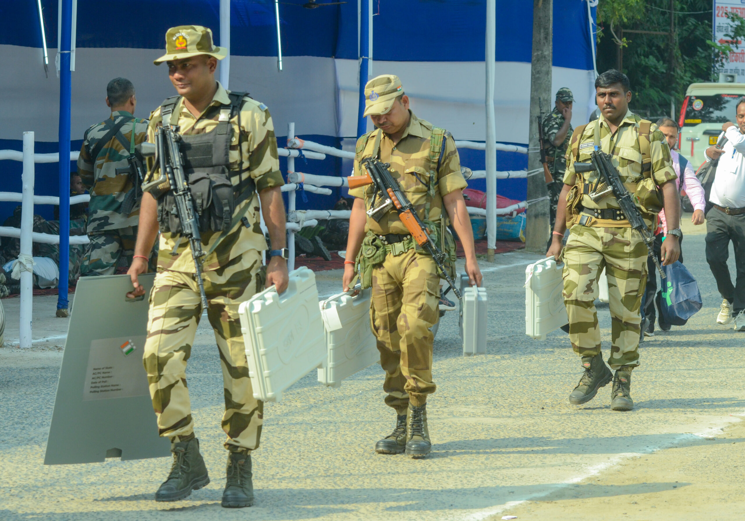 मतमोजणी केंद्रांवर मतमोजणीत फेरी हा शब्द खूप महत्वाचा आहे. तो थेट ईव्हीएम किंवा इलेक्ट्रॉनिक मतदान यंत्रांशी संबंधित आहे.