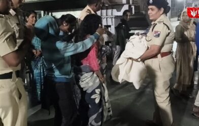 Woman gives birth to baby inside Ambernath local train with help of railway PSI