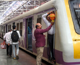 मुंबईकरांसाठी आनंदाची बातमी! महाराष्ट्र दिनापासून पश्चिम आणि मध्य रेल्वे चालवणार अतिरिक्त लोकल रेल्वे