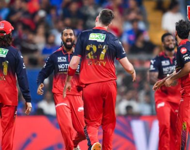 दिल्लीचा 75 धावांत धावांत खुर्दा; दमदार गोलंदाजीच्या बळावर RCB चा दणदणीत विजय