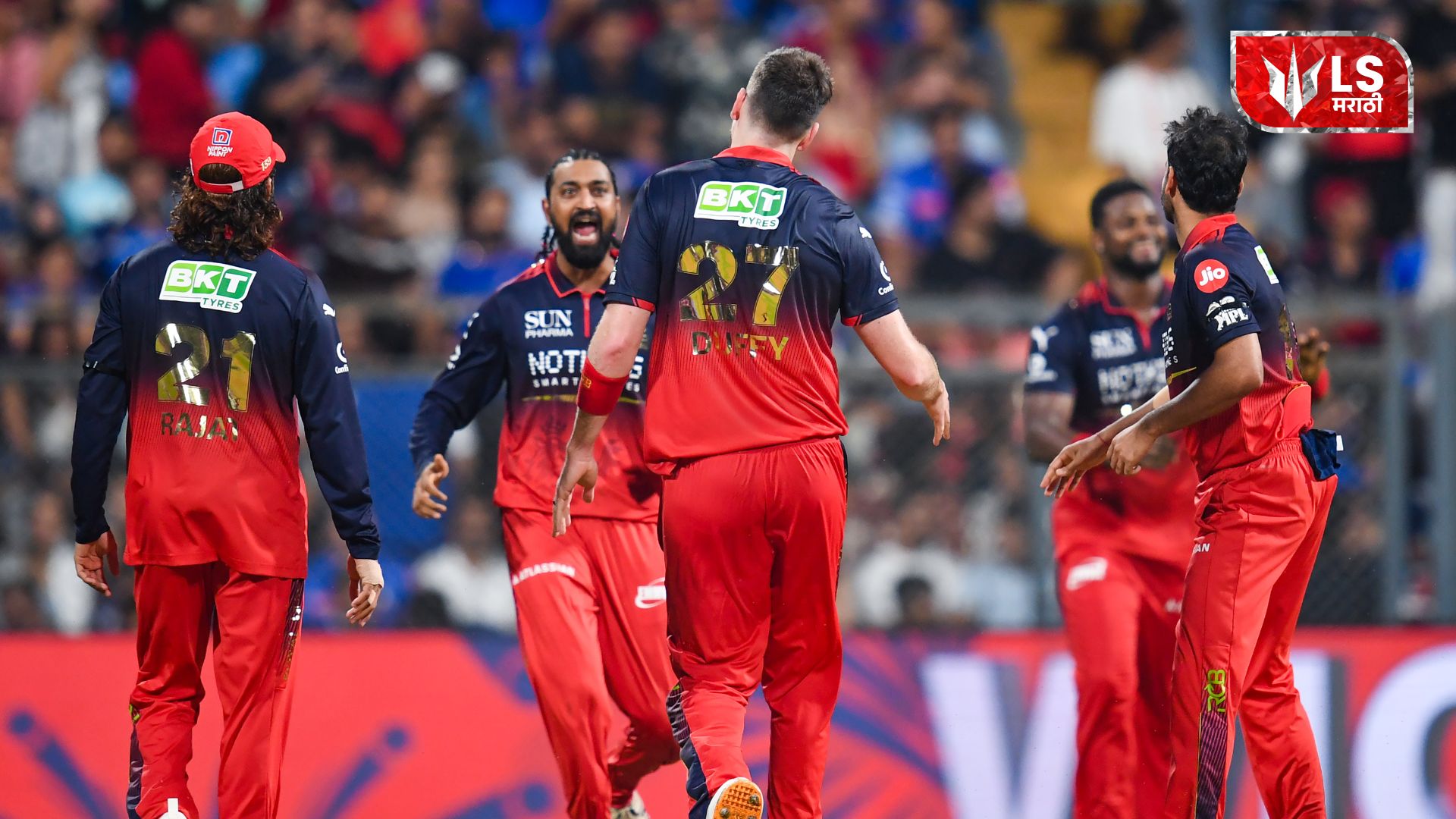 दिल्लीचा 75 धावांत धावांत खुर्दा; दमदार गोलंदाजीच्या बळावर RCB चा दणदणीत विजय