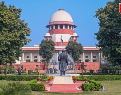पश्चिम बंगालमध्ये मतदानाच्या एक दिवस आधी सर्वोच्च न्यायालयानं ममता बॅनर्जी यांना जोरदार फटकारलं; नेमकं प्रकरण काय?