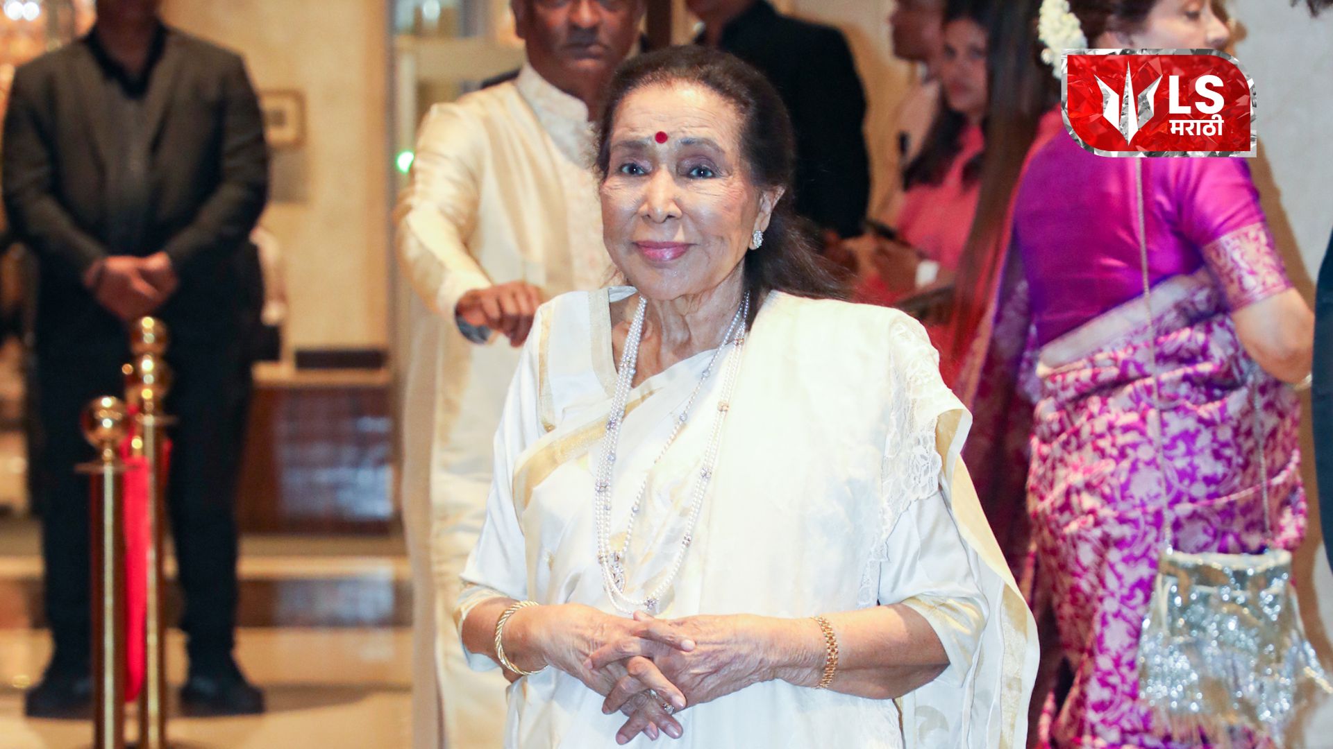 आशा भोसलेंनी 20 हून अधिक भारतीय भाषांमध्ये गायले 12,000 हून अधिक गाणे; गिनीज बुक ऑफ वर्ल्ड रेकॉर्ड्समध्येही आहे नोंद