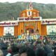 योग्य विधींसह बद्रीनाथ धामचे दरवाजे उघडले; 25 क्विंटल फुलांनी सजवण्यात आलं मंदिर